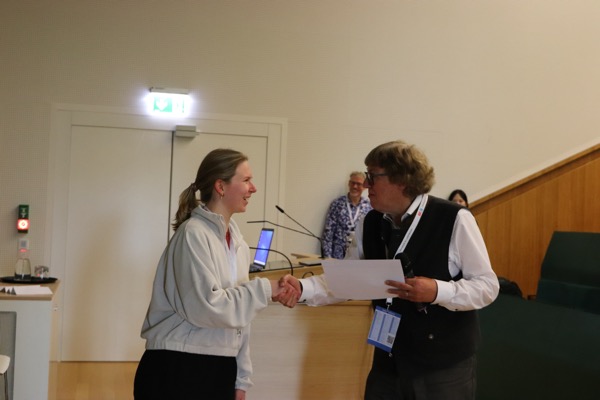 Miriam Fischer and Prof. Rudolf Zentel, where Miriam is getting a nice prize.