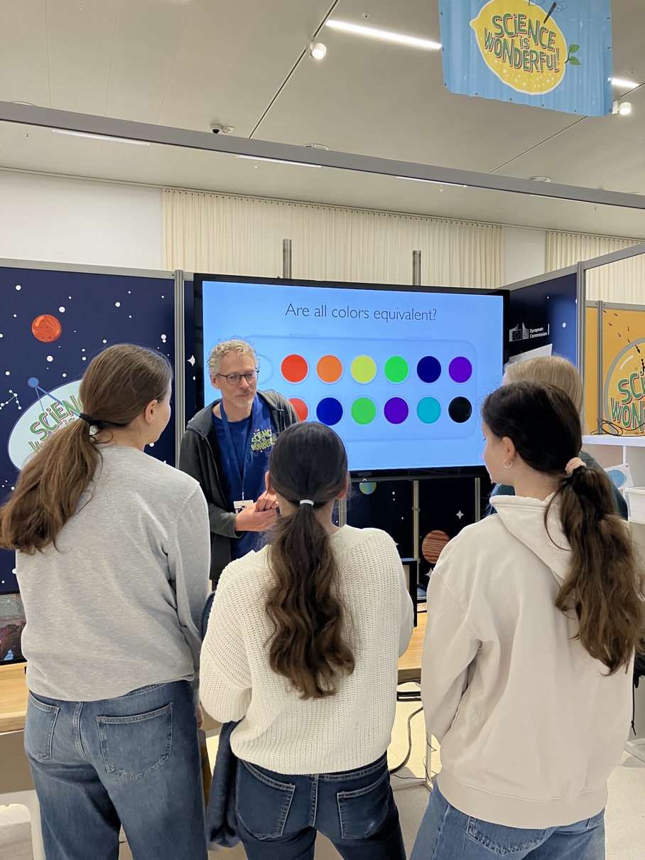 Jan talking about where colors come from.